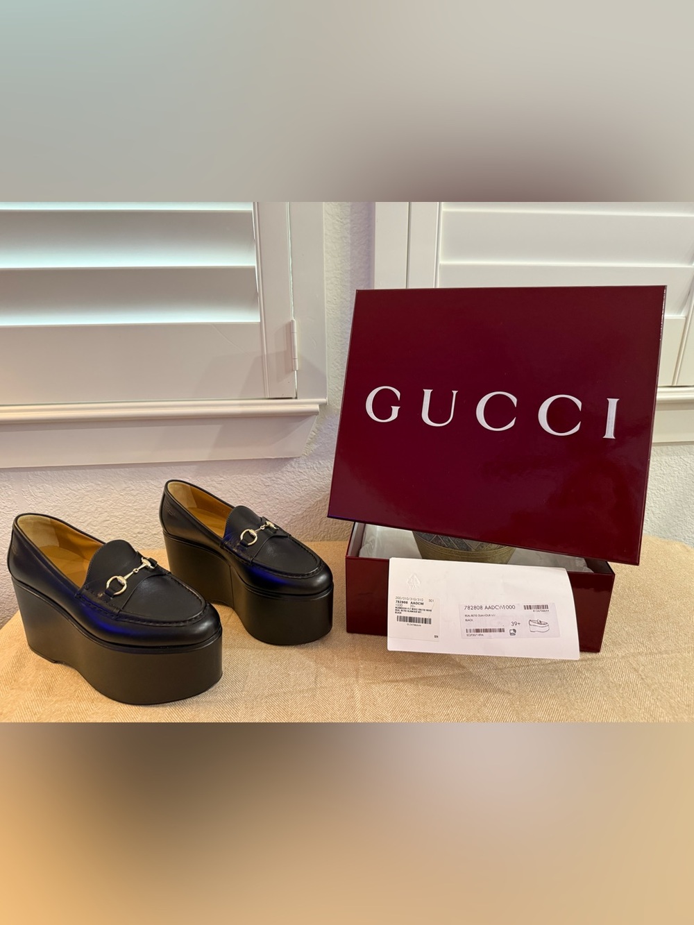 Never worn. Gucci Black Leather Platform Horsebit Loafers. Women size 39 1/2